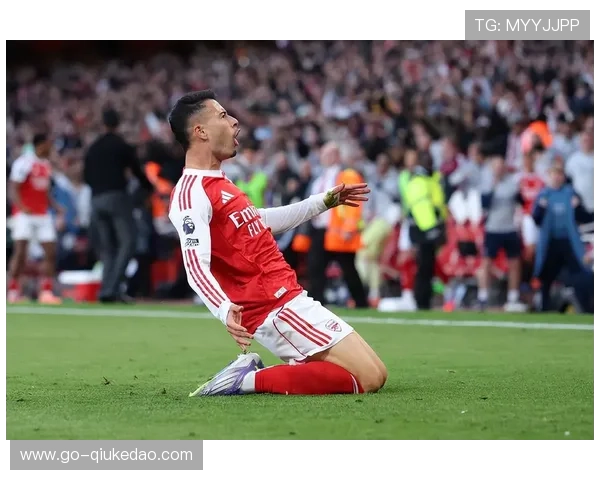 曼城vs利物浦上半场战罢，哈兰德头球破门暂1-0领先