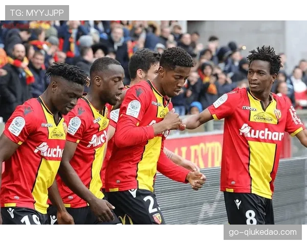 朗斯全队身价不足巴黎1-10，高效防守体系挑战资本垄断