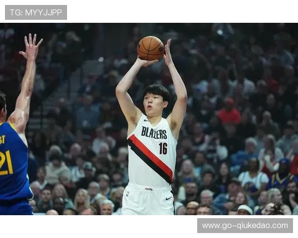 杨瀚森发展联盟砍22+7后召回，开拓者对阵老鹰未获登场机会