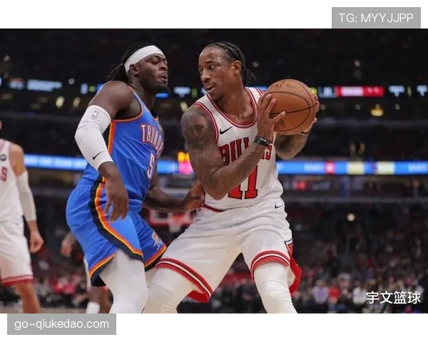 实时报道：比赛陷入僵局，双方均难以在对方肋部形成有效渗透